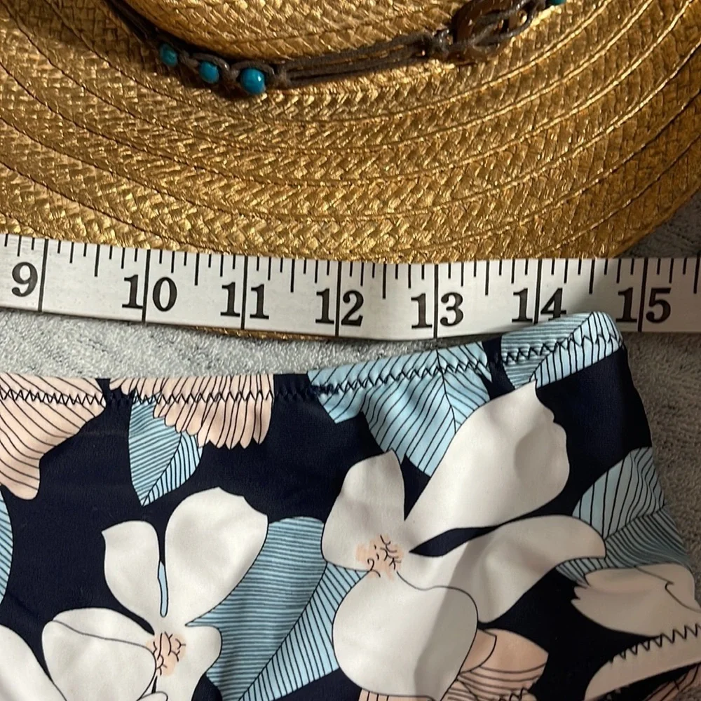 NWT women’s floral swim bottoms XL